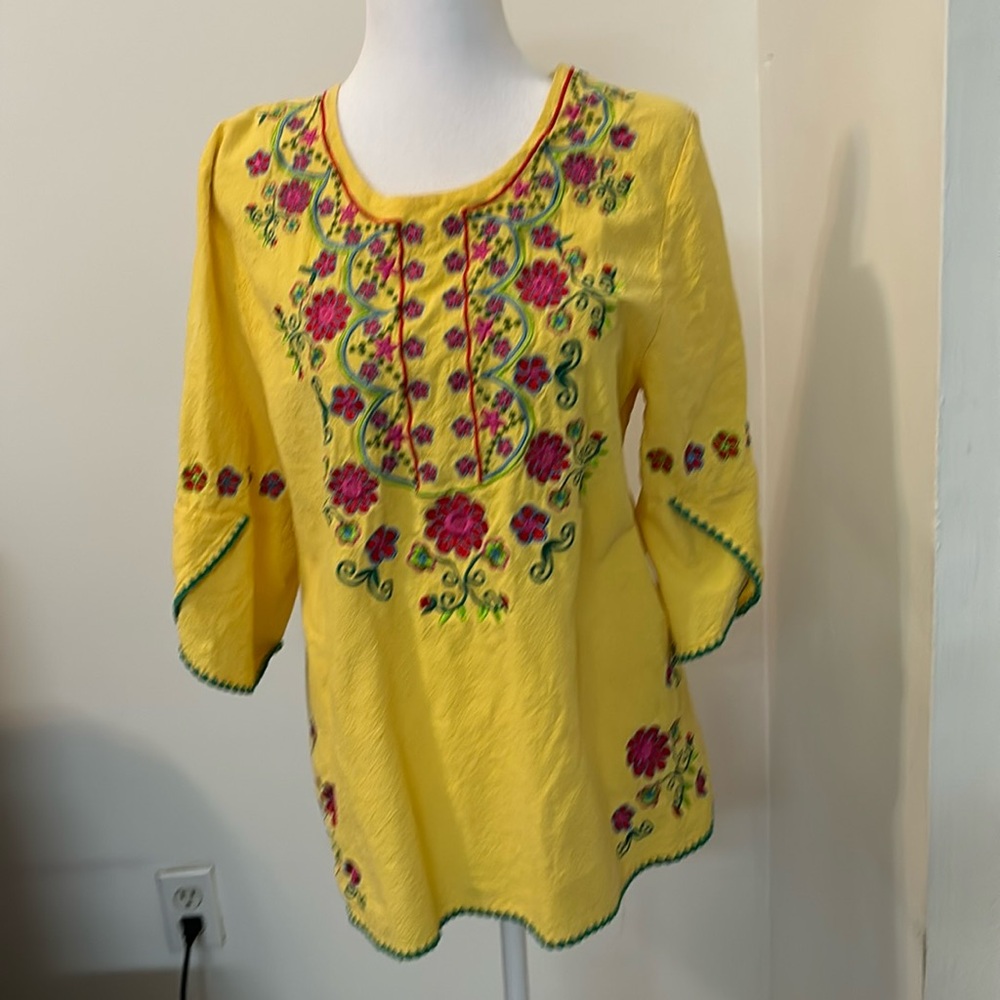 Cute blouse size XL yelow color